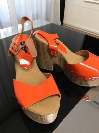 Zapatos de cuña naranjas para mujer