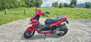 Gilera Runner 125 4T Scooter Roja Negra