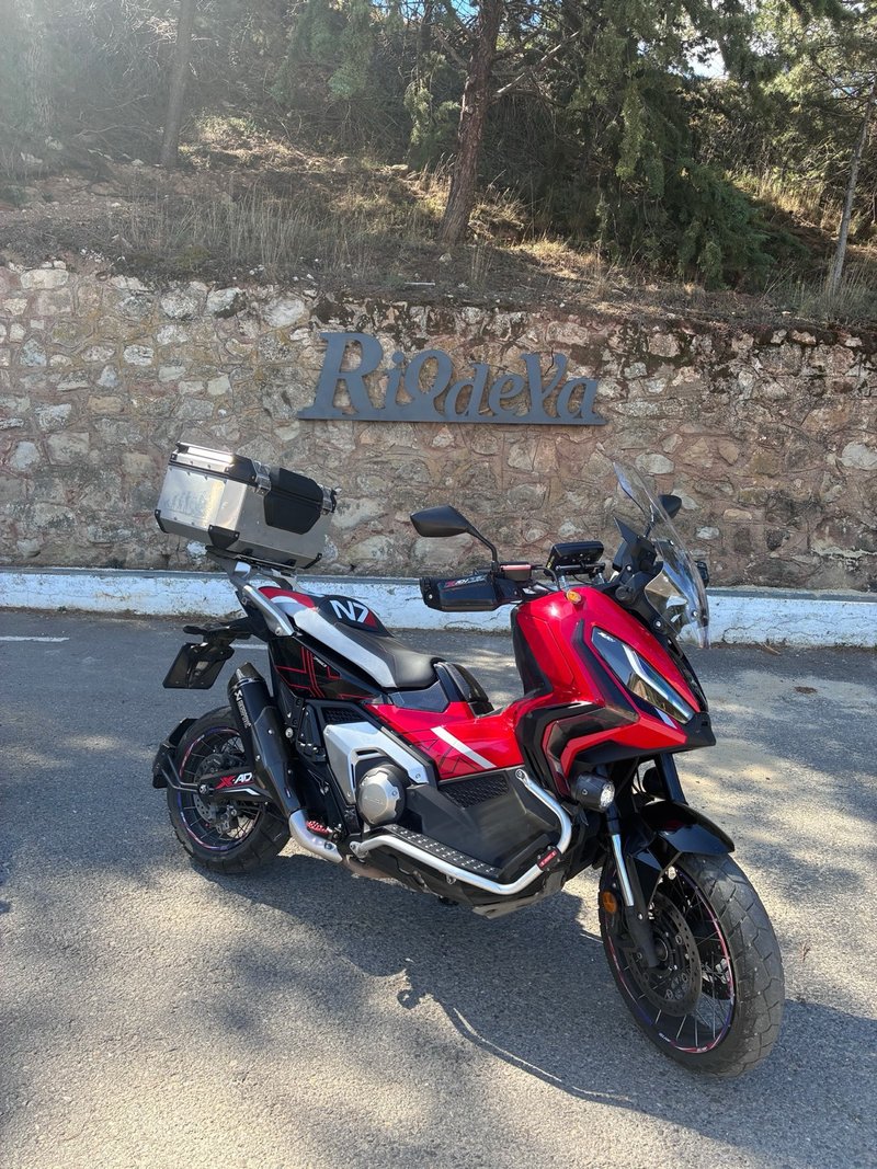 Honda X ADV 750 2024 Roja y Negra