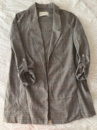 Blazer Stradivarius cuadros gris y rosa