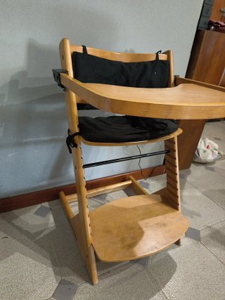 Trona evolutiva con mesa/bandeja desmontable