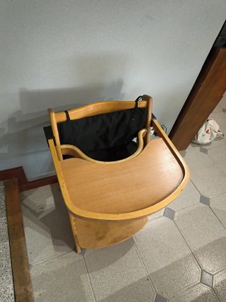 Trona evolutiva con mesa/bandeja desmontable