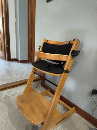 Trona evolutiva con mesa/bandeja desmontable