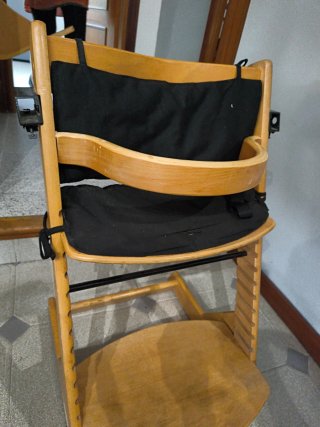 Trona evolutiva con mesa/bandeja desmontable