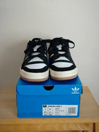 Zapatillas Adidas Forum Low Negras y Blancas