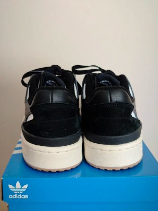 Zapatillas Adidas Forum Low Negras y Blancas