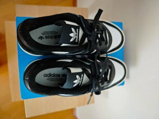 Zapatillas Adidas Forum Low Negras y Blancas