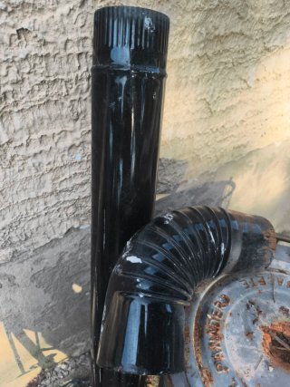 Estufa de leña metálica negra