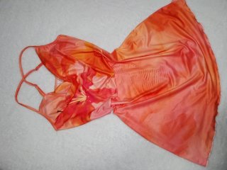 Vestido floral naranja y rosa