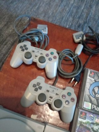 Consola PlayStation SCPH-7502 + 2 Mandos