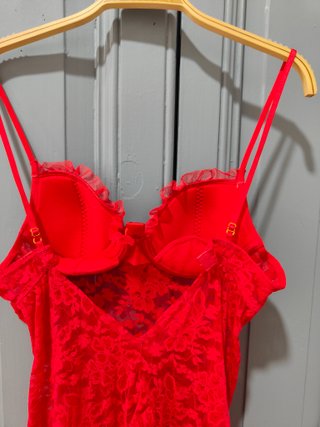 Lencería roja encaje mujer