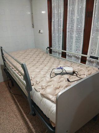 Cama articulada con colchón aire anti úlceras