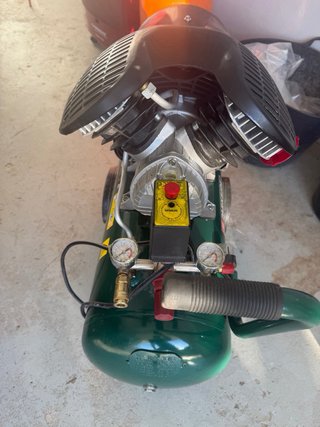 Compresor de aire verde 97 dB