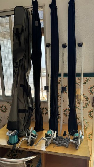 Cañas Abu García 420, 3 carretes y accesorios