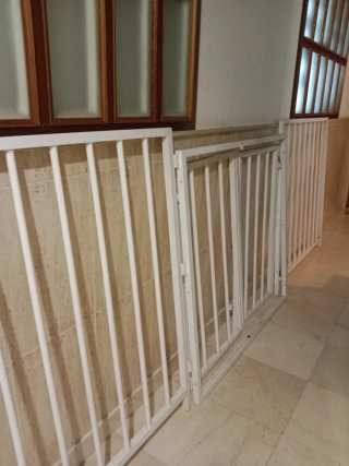 Rejas blancas metálicas. 3,70mts x 1,25mts