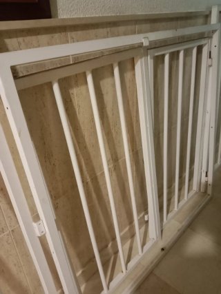 Rejas blancas metálicas. 3,70mts x 1,25mts