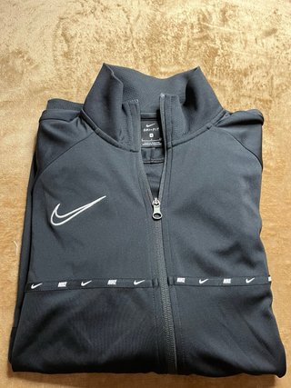 Chaqueta Nike Dri-FIT Negra – Training / Sportwear