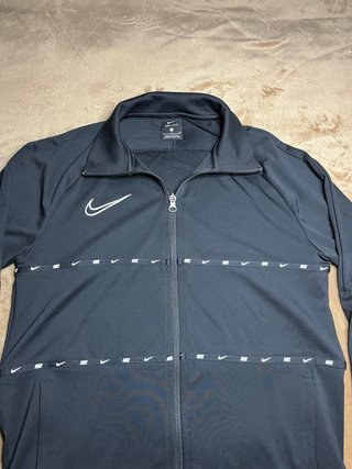 Chaqueta Nike Dri-FIT Negra – Training / Sportwear