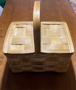 2 cestas de mimbre con asas y tapa