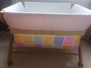 Minicuna con colchón y ruedas