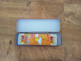 Estuche escolar metálico con dibujo