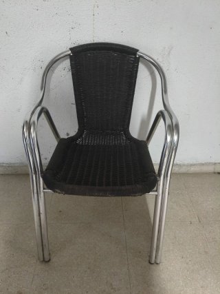 Sillas de terraza metálicas y mimbre