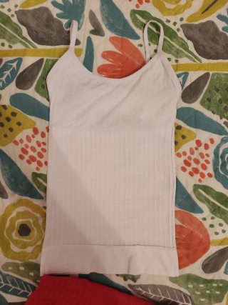 Camiseta faja Leonisa roja y blanca