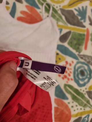 Camiseta faja Leonisa roja y blanca