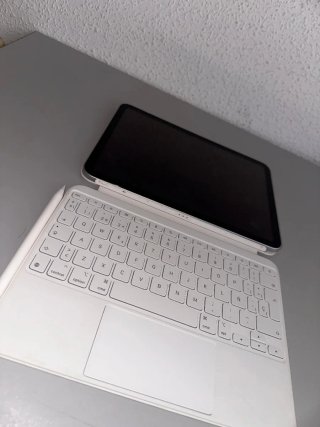 iPad 10ª Gen + Magic Keyboard Folio Plata