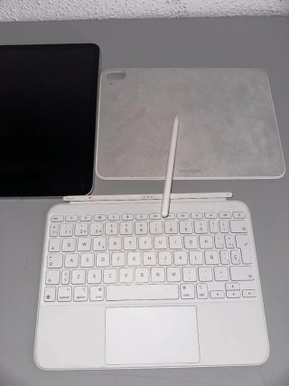 iPad 10ª Gen + Magic Keyboard Folio Plata