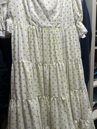 Bata flamenca blanca con lunares verdes