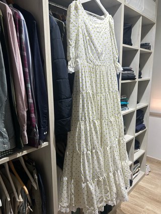 Bata flamenca blanca con lunares verdes