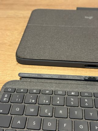 iPad 11” A26 2025 128GB + Logitech Combo Touch