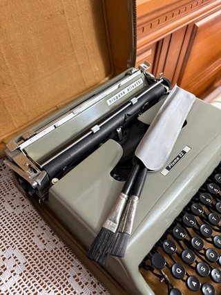 Máquina Escribir Hispano Olivetti Pluma 22