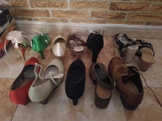 Zapatos varios,algunos están sin estrenar.
