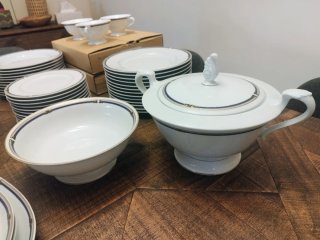 Vajilla Porcelana Capeans con Detalles Dorados