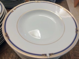 Vajilla Porcelana Capeans con Detalles Dorados