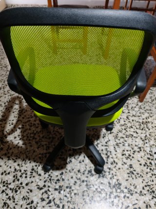 Silla de oficina ergonómica verde