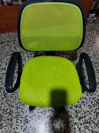 Silla de oficina ergonómica verde