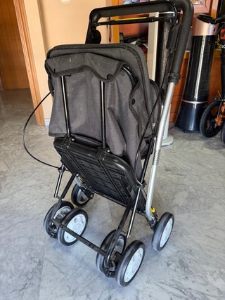 Andador Carlett con asiento, frenos y bolsa. Nuevo