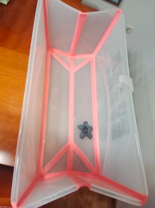 Bañera bebé con soporte y tapón marca Stokke