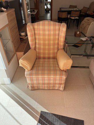 Sillón de tela a cuadros