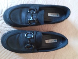 Zapatos negros de ante con hebilla