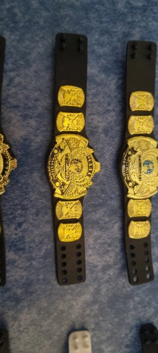 Cinturones para figuras WWE