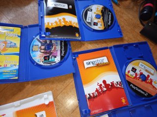 Micrófonos SingStar + 5 Juegos Karaoke PS2