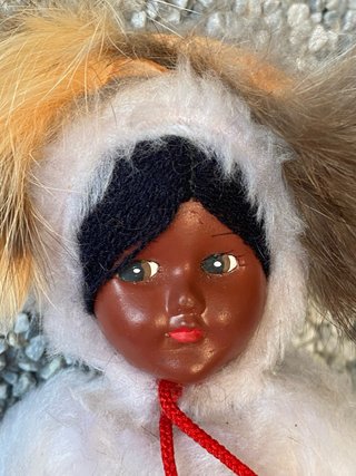 Muñeca Esquimal de Canadá con Etiqueta