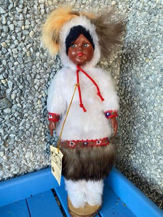 Muñeca Esquimal de Canadá con Etiqueta