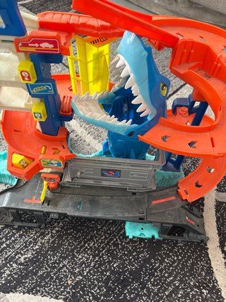 Pista Hot Wheels Tiburón