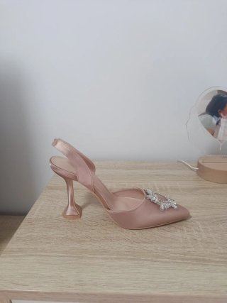 Tacones como nuevos puestos solo una vez
