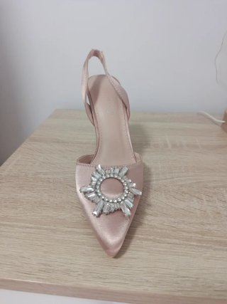 Tacones como nuevos puestos solo una vez